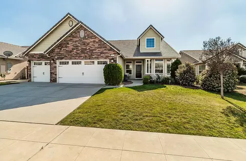 3152 Scott Ave, Clovis, CA 93619