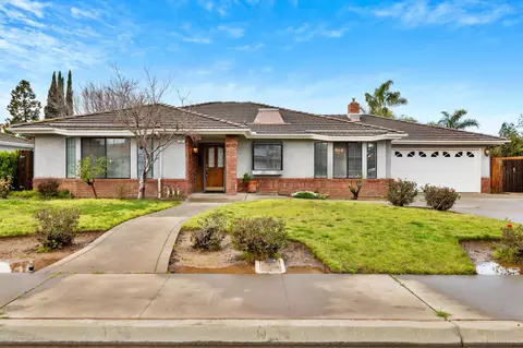 127 Brehler Ave, Sanger, CA 93657