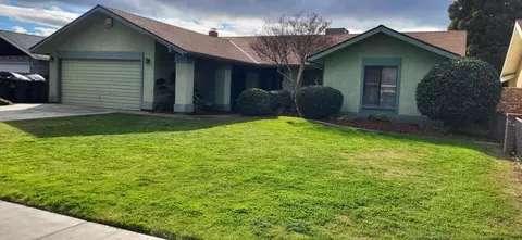 2607 S Redwood St, Visalia, CA 93277