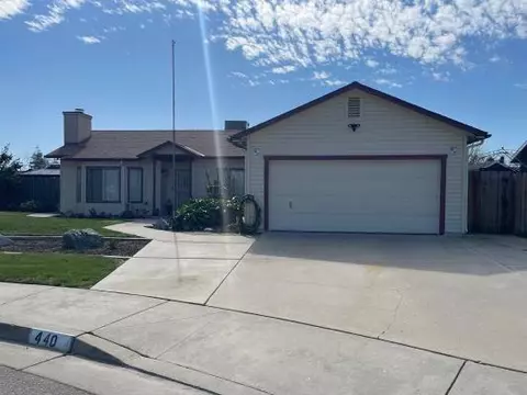 440 Carmel Dr, Kerman, CA 93630
