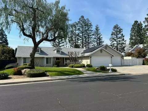 3046 Cypress Ave, Clovis, CA 93611
