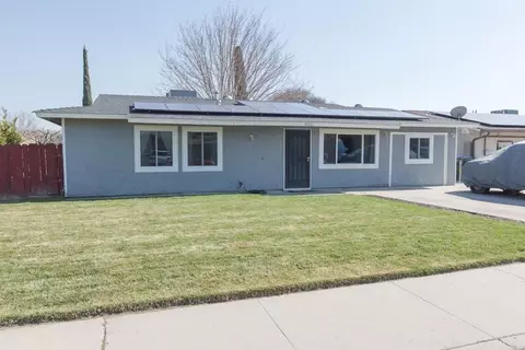 800 S 11th St, Kerman, CA 93630