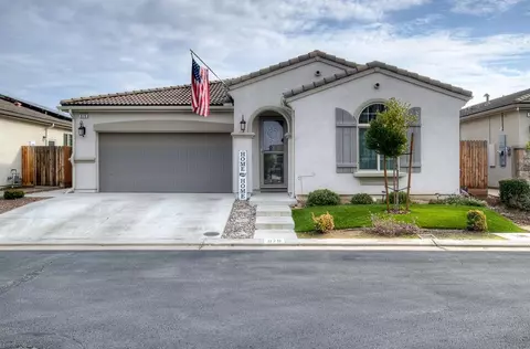 979 Skylar Ln, Clovis, CA 93619