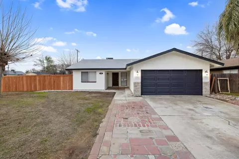 360 Crestwood Ave, Woodlake, CA 93286