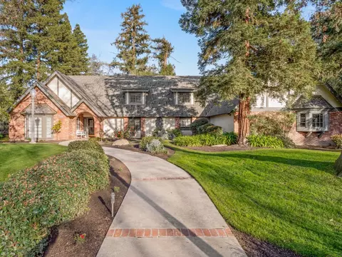 5560 N Parrish Way, Fresno, CA 93711