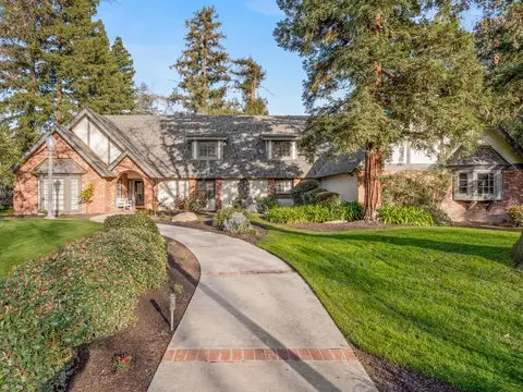 5560 N Parrish Way, Fresno, CA 93711