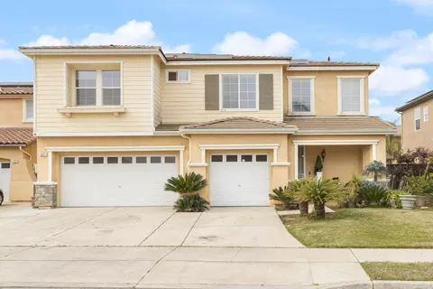 983 Pinewood Ave, Sanger, CA 93657