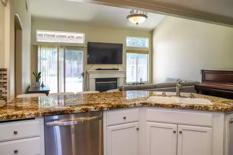 8390 N Sharon Ave, Fresno, CA 93720
