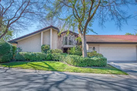5577 N El Adobe Dr, Fresno, CA 93711