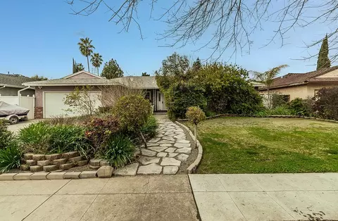 5561 N Prospect Ave, Fresno, CA 93711