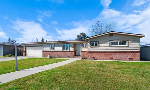 2215 S Court St, Visalia, CA 93277