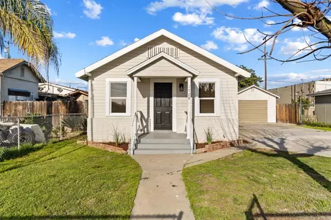 1728 Sylvia St, Selma, CA 93662