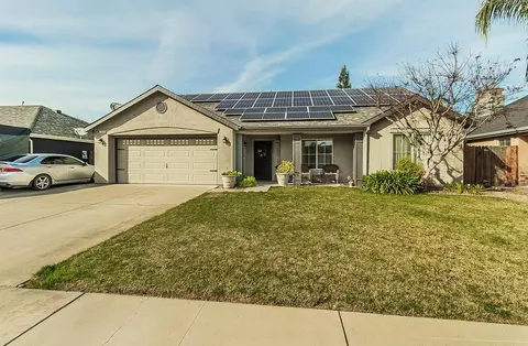 2644 S Sterling Ave, Sanger, CA 93657
