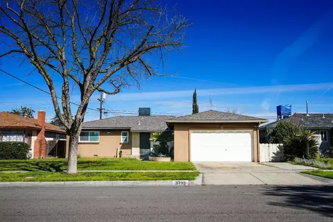 3793 E Sussex Way, Fresno, CA 93726
