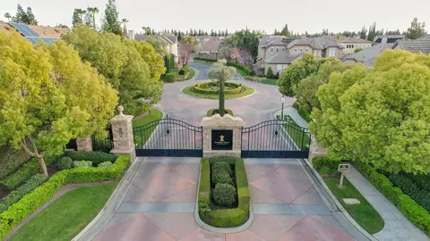 1698 E Gatwick Ln, Fresno, CA 93730