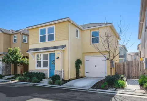 3762 Amity Ln, Clovis, CA 93619