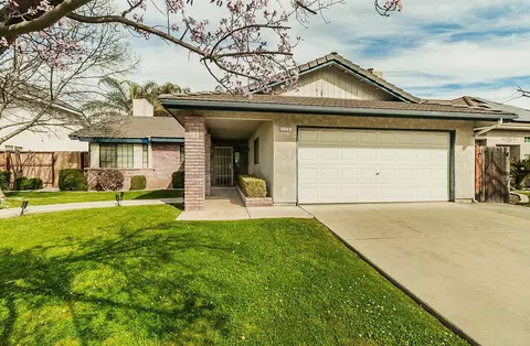 2138 E Christopher Dr, Fresno, CA 93720