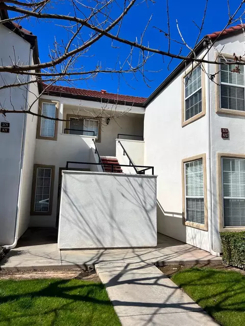 8153 N Cedar Ave #202, Fresno, CA 93720