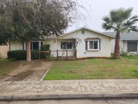 240 N Smith Ave, Dinuba, CA 93618