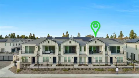 450 W Mahogany Ln, Clovis, CA 93611