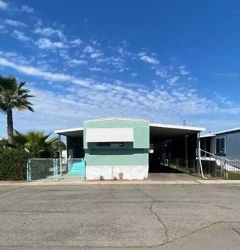 7676 N Fresno St #38, Fresno, CA 93720