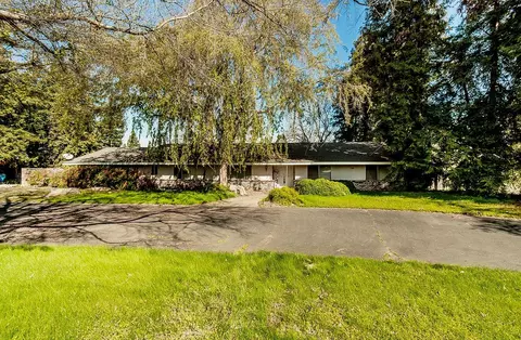 2501 Ashcroft Ave, Clovis, CA 93611