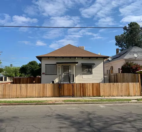2705 E Mckenzie Ave, Fresno, CA 93701
