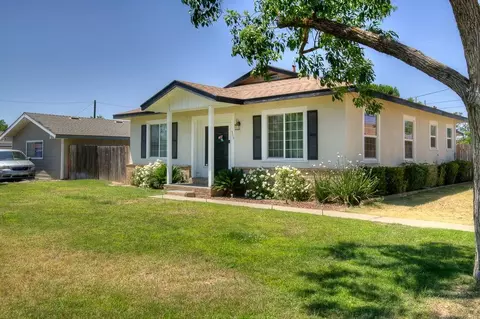 559 W Mesa Ave, Clovis, CA 93612