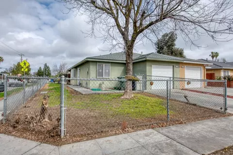 4782 W Ashlan Ave, Fresno, CA 93722