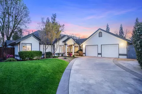 489 E Shelldrake Cir, Fresno, CA 93730