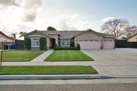 1327 Mission Dr, Lemoore, CA 93245 photo 1
