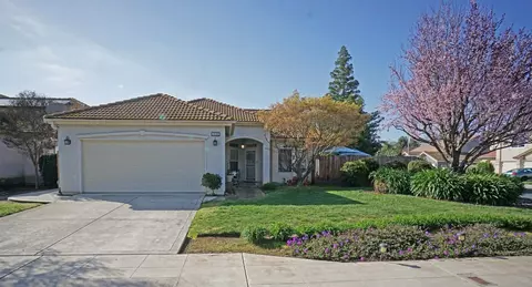 2632 Morris Ave, Clovis, CA 93611