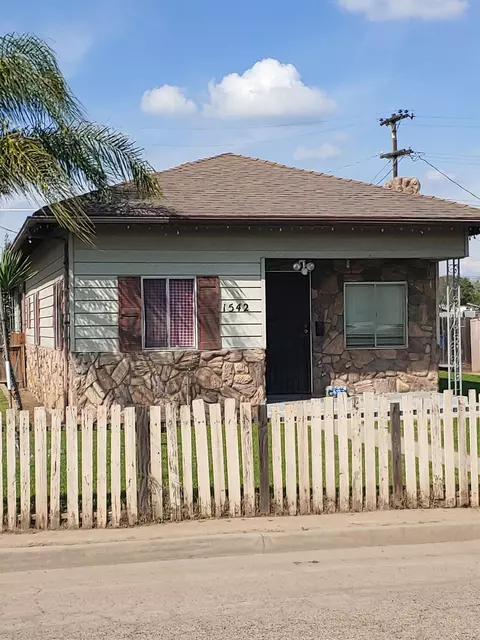 1540 4th St, Sanger, CA 93657