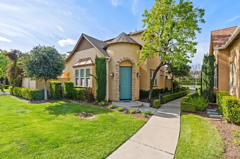 3948 Trenton Ave, Clovis, CA 93619