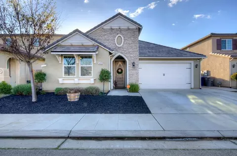 3468 N El Molino Ave, Clovis, CA 93619