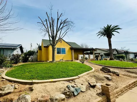 366 N Magnolia St, Woodlake, CA 93286