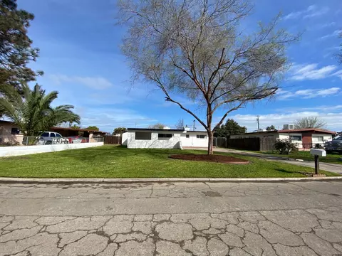 2518 W Dennett Ave, Fresno, CA 93728
