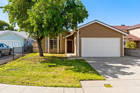 2375 N Babigian Ave, Fresno, CA 93722