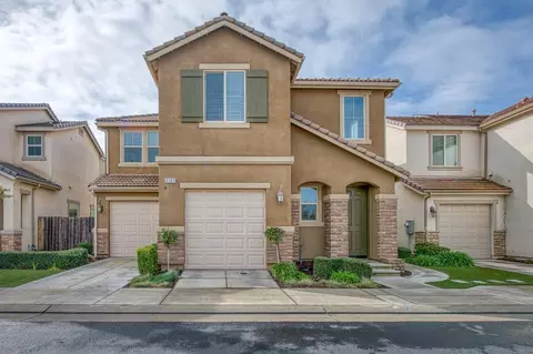 2107 E Makenna Dr, Fresno, CA 93730