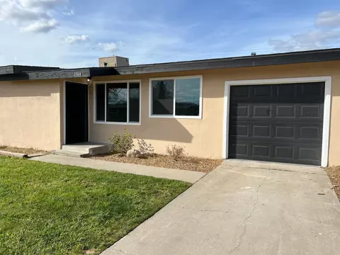 2324 W Cortland Ave, Fresno, CA 93705