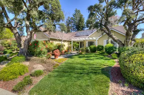 458 E Shelldrake Cir, Fresno, CA 93730