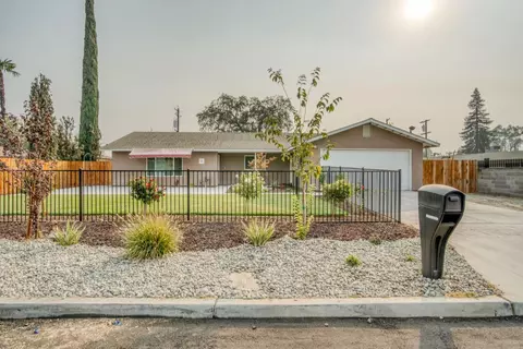5026 N Bungalow Ln, Fresno, CA 93704
