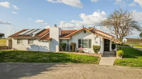 12252 E Rose Ave, Selma, CA 93662