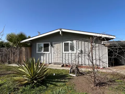 2633 E Lansing Way, Fresno, CA 93726