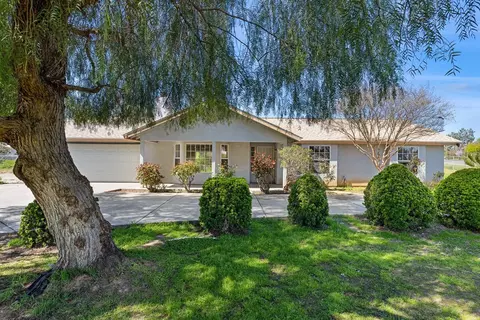 25147 Brook Dr, Madera, CA 93638