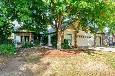 381 Atwood Ave, Exeter, CA 93221
