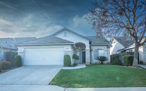 2081 E Ticonderoga Dr, Fresno, CA 93720