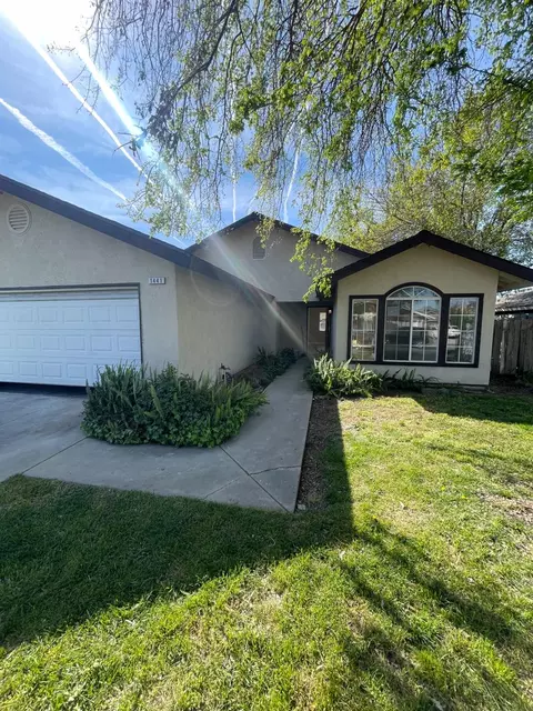 1441 Souza St, Orange Cove, CA 93646