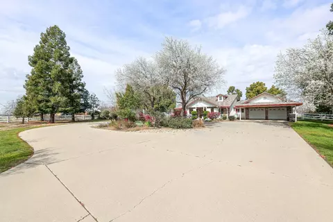 9470 Sunset Dr, Atwater, CA 95301