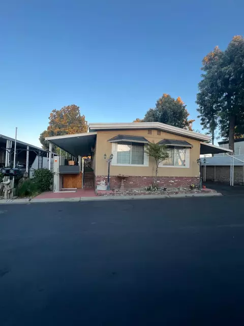 2706 W Ashlan Ave #77, Fresno, CA 93705